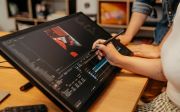 Wacom Cintiq 24 Touch DTH246K0B  ( Stand Dahil )